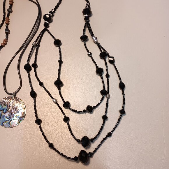 Lot of 3 black necklaces - pearls w/ faceted glass beads, abalone & seed beads - Picture 8 of 10